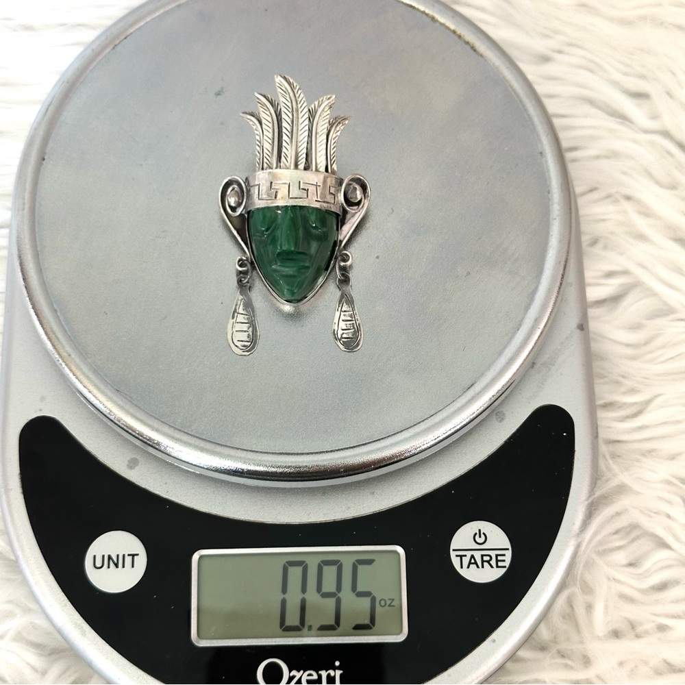 Vintage Taxco Mexican Sterling Mask Brooch Large Green Agate and Stamped Details - Picture 9 of 10